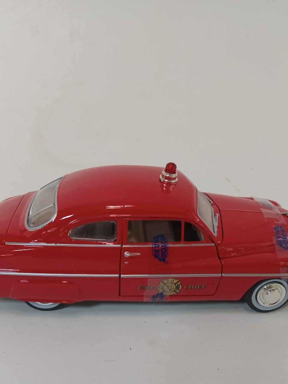 Motor Max 1/24 Scale Diecast 76400 Car 1949 Mercury Fire Chief Red